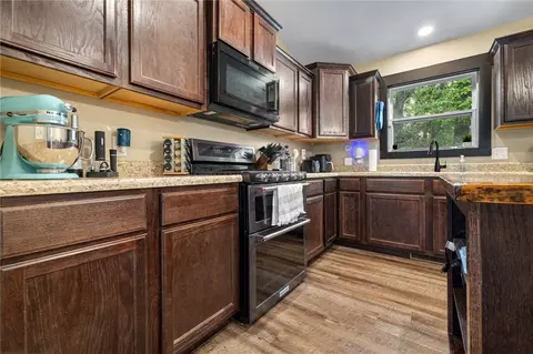 Kitchen - 6071 Oak Leaf Dr, Harrison, AR 72601 photo 2 of 5