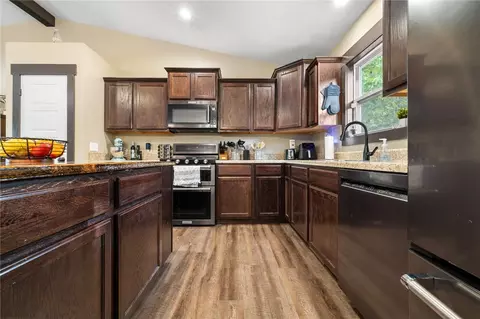 Kitchen - 6071 Oak Leaf Dr, Harrison, AR 72601 photo 4 of 5