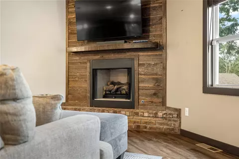 Living - 6071 Oak Leaf Dr, Harrison, AR 72601 photo 2 of 3
