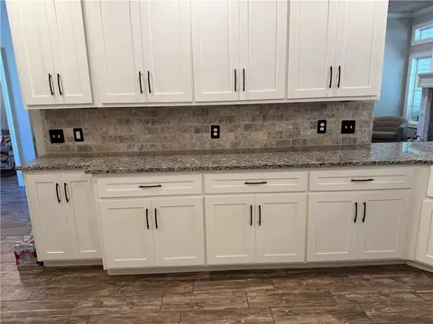 Kitchen - 301 N Stone Mountain Cir, Alma, AR 72921 photo 4 of 6