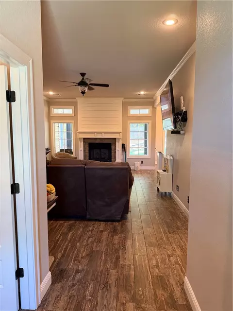 Entry Way - 301 N Stone Mountain Cir, Alma, AR 72921 photo 1 of 2