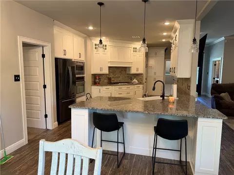 Kitchen - 301 N Stone Mountain Cir, Alma, AR 72921 photo 2 of 6