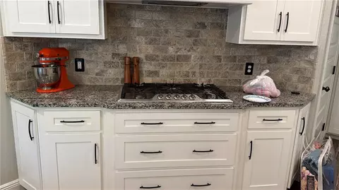 Kitchen - 301 N Stone Mountain Cir, Alma, AR 72921 photo 6 of 6