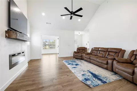 Living - 1261 Bootleg Rd, Bentonville, AR 72713 photo 1 of 1