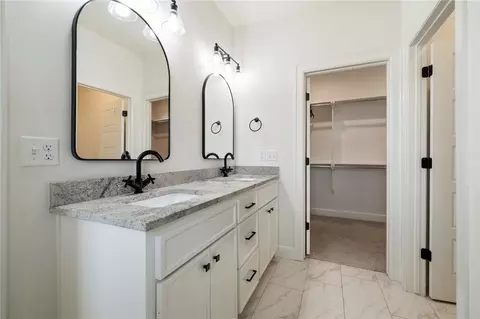 Bath - 1261 Bootleg Rd, Bentonville, AR 72713 photo 2 of 7