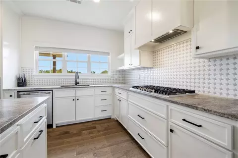 Kitchen - 1261 Bootleg Rd, Bentonville, AR 72713 photo 4 of 6