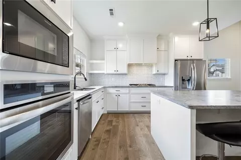 Kitchen - 1261 Bootleg Rd, Bentonville, AR 72713 photo 6 of 6