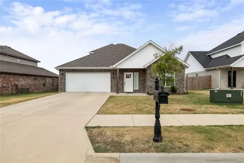Exterior - 1261 Bootleg Rd, Bentonville, AR 72713 photo 2 of 6