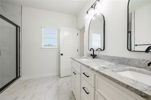 Bath - 1261 Bootleg Rd, Bentonville, AR 72713 photo 4 of 7