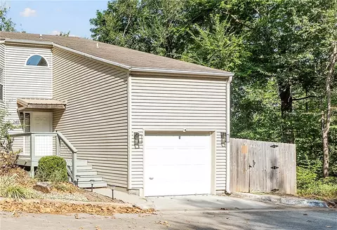 2411 N Bronze Tree Dr, Fayetteville, AR 72703