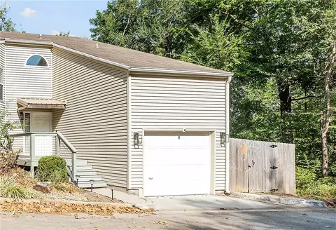 2411 N Bronze Tree Dr, Fayetteville, AR 72703