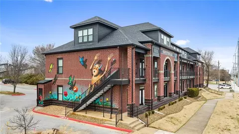 1115 N Leverett Ave #104, Fayetteville, AR 72703