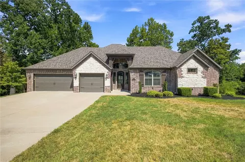 28 Harbour Dr, Bentonville, AR 72712