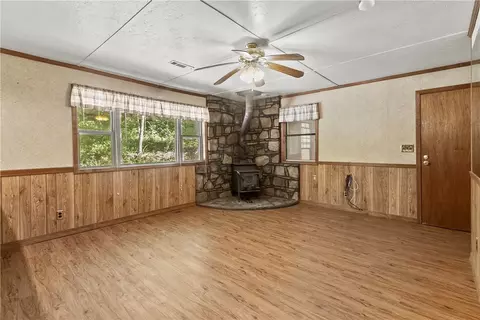Living - 1901 Nc 1625, Compton, AR 72624 photo 8 of 10