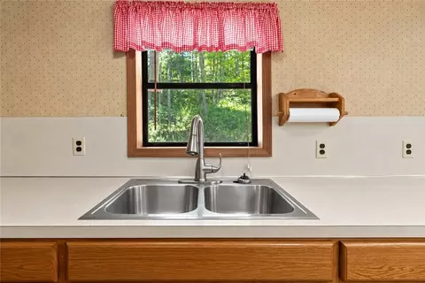 Kitchen - 1901 Nc 1625, Compton, AR 72624 photo 2 of 4