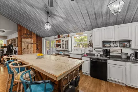 Kitchen - 12107 Volcano Rd, West Fork, AR 72774 photo 4 of 5