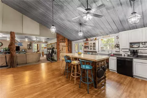 Kitchen - 12107 Volcano Rd, West Fork, AR 72774 photo 3 of 5