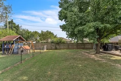 Exterior - 1006 E Longview Dr, Rogers, AR 72756 photo 4 of 6