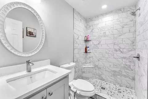 Bath - 1006 E Longview Dr, Rogers, AR 72756 photo 3 of 3