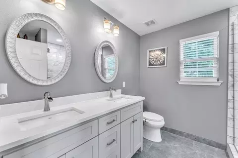 Bath - 1006 E Longview Dr, Rogers, AR 72756 photo 2 of 3