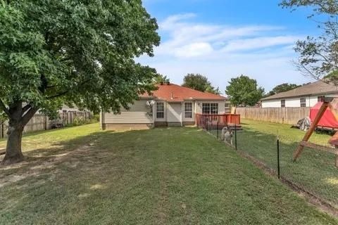 Exterior - 1006 E Longview Dr, Rogers, AR 72756 photo 6 of 6