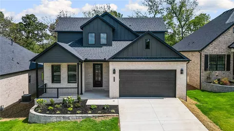 2532 N Crossover Rd, Fayetteville, AR 72703
