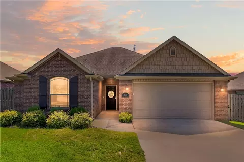 3541 W Foxtail Lily Ln, Fayetteville, AR 72704
