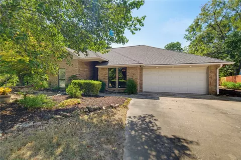 104 S Pleasant Ridge Dr, Rogers, AR 72756