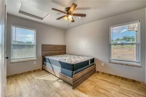 Bedroom - 1779 Nc 1600, Compton, AR 72624 photo 4 of 5