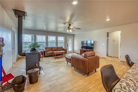 Living - 1779 Nc 1600, Compton, AR 72624 photo 3 of 4