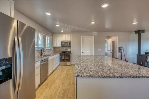 Kitchen - 1779 Nc 1600, Compton, AR 72624 photo 4 of 4