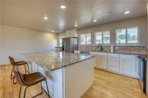 Kitchen - 1779 Nc 1600, Compton, AR 72624 photo 2 of 4