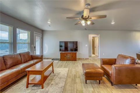 Living - 1779 Nc 1600, Compton, AR 72624 photo 4 of 4