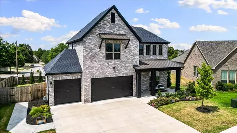 717 Cannon Cv, Cave Springs, AR 72718