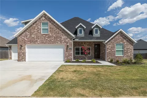 1448 N Pershing St, Fayetteville, AR 72704
