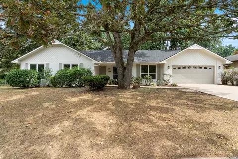 2408 N East Oaks Dr, Fayetteville, AR 72703