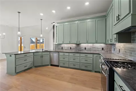 Kitchen - 1860 Peacock Rd, Centerton, AR 72719 photo 4 of 6