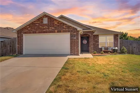 4889 W Hoover Loop, Fayetteville, AR 72704