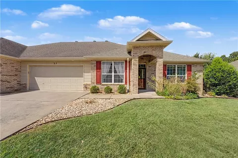 27 Highland Pkwy, Bella Vista, AR 72715