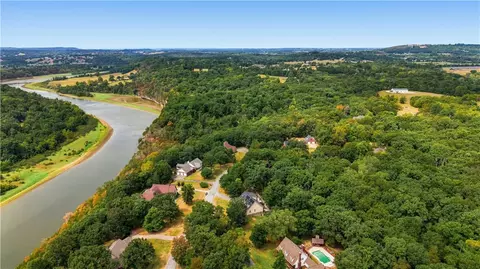 View/Area - 17792 Bluff View Dr, Springdale, AR 72764 photo 4 of 7