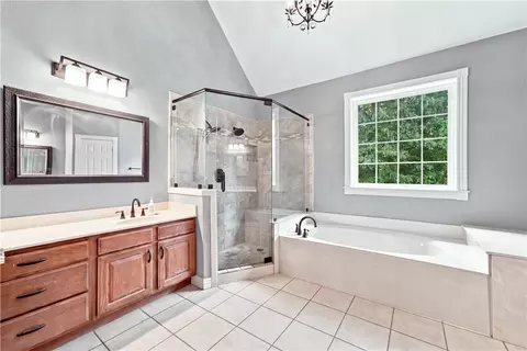Bath - 17792 Bluff View Dr, Springdale, AR 72764 photo 1 of 5