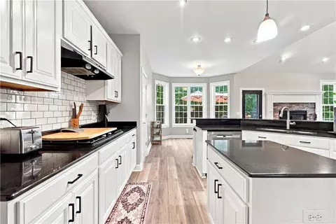 Kitchen - 17792 Bluff View Dr, Springdale, AR 72764 photo 4 of 5