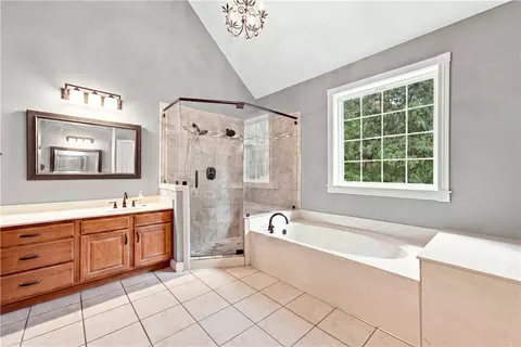 Bath - 17792 Bluff View Dr, Springdale, AR 72764 photo 3 of 5