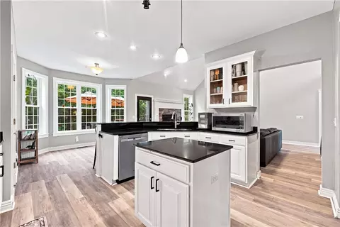Kitchen - 17792 Bluff View Dr, Springdale, AR 72764 photo 3 of 5