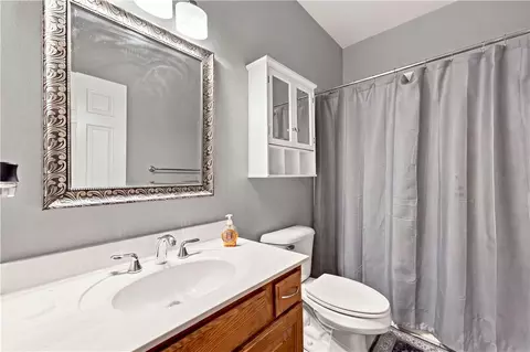 Bath - 17792 Bluff View Dr, Springdale, AR 72764 photo 4 of 5