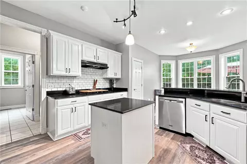 Kitchen - 17792 Bluff View Dr, Springdale, AR 72764 photo 5 of 5