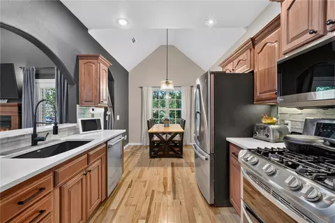 6 Burns Cir, Bella Vista, AR 72714
