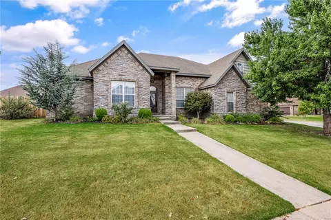 775 Douglas St, Pea Ridge, AR 72751