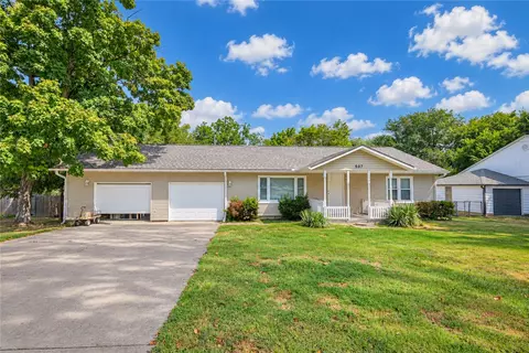 507 E Helena St, Siloam Springs, AR 72761