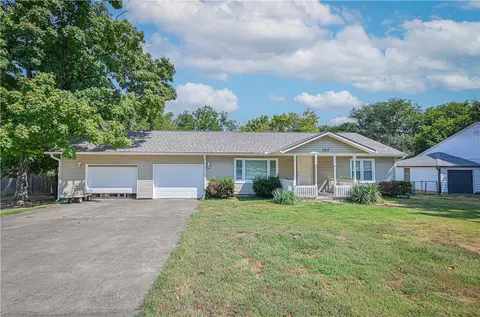 507 E Helena St, Siloam Springs, AR 72761